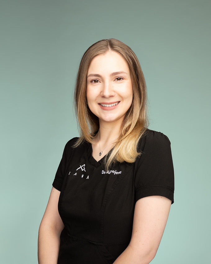 Dr. Laura Aleksejeva